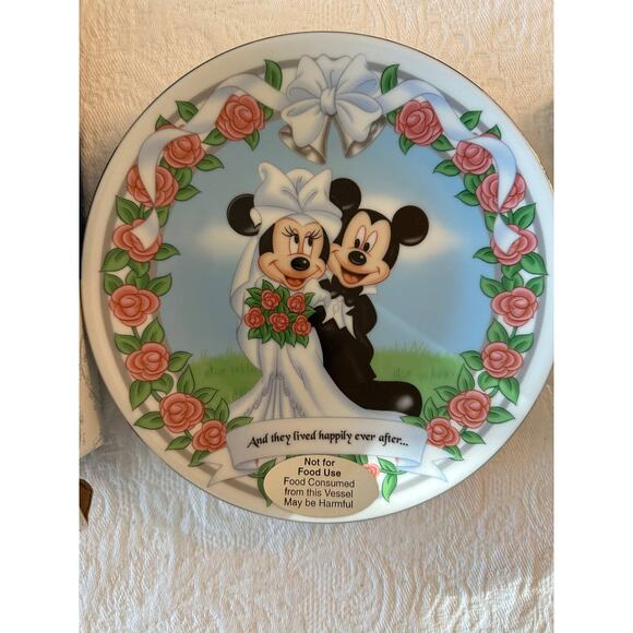 Mickey Mouse and Minnie Mouse Wedding Collector's Plate - Picture 1 of 3